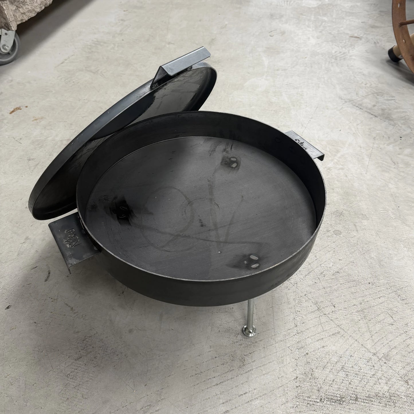Ñuke BBQ Plow Disc with Lid