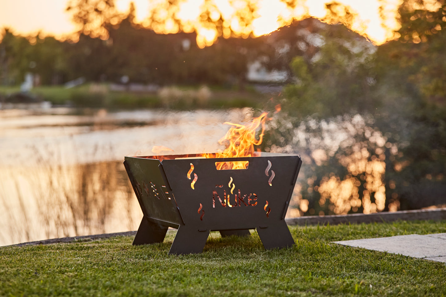 Ñuke Huapi 70 - Collapsible Fire Pit Grill